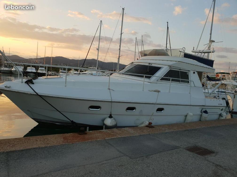 Ferretti 36 ' Bateau à Quai Vieux-Port Cannes Festival La Croisette Esterno foto